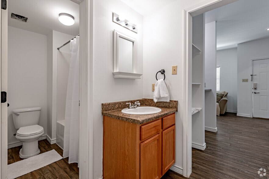 More Photos Of 2420 N 1st St, Carrizo Springs Apartments For Sale