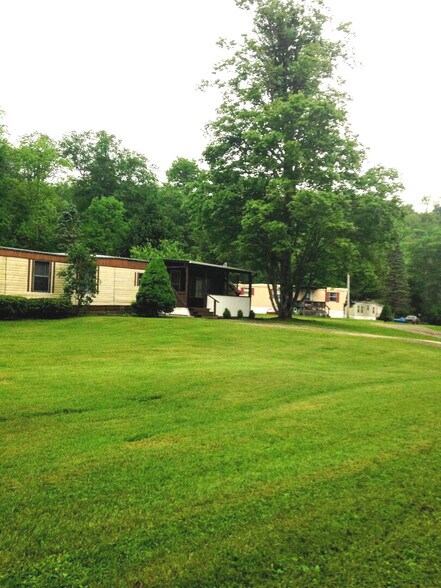 More Photos Of 15 Decasper Dr, Lewis Run Manufactured Housing Mobile Home Park For Sale