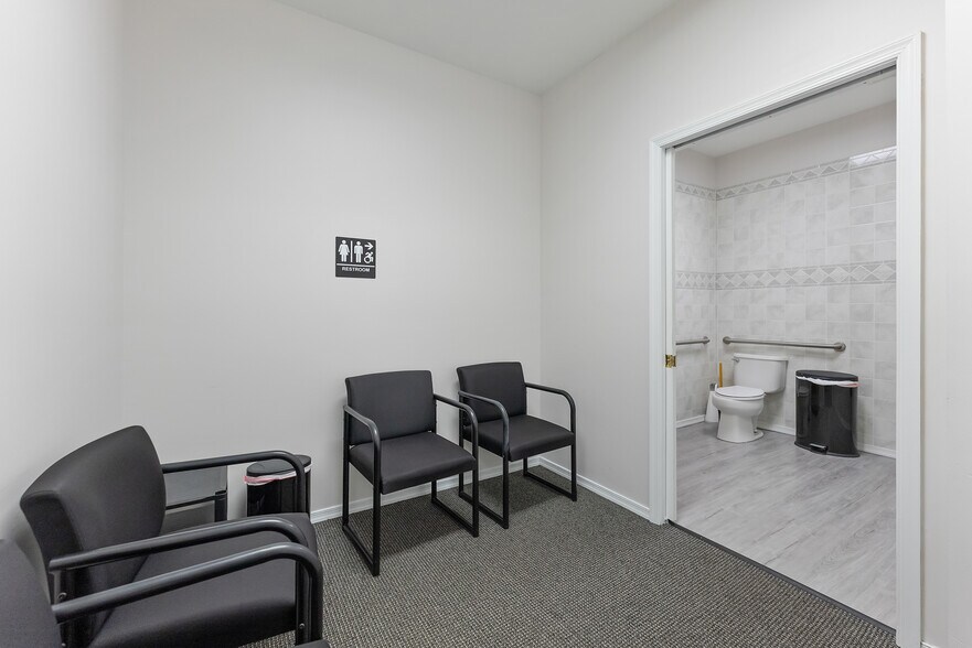 More Photos Of 2004 Bayshore Rd, Villas Medical For Sale