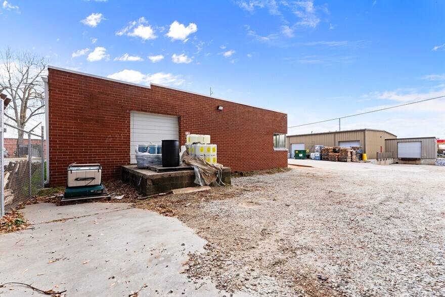 More Photos Of 636 Industrial Blvd, Gainesville Warehouse For Sale