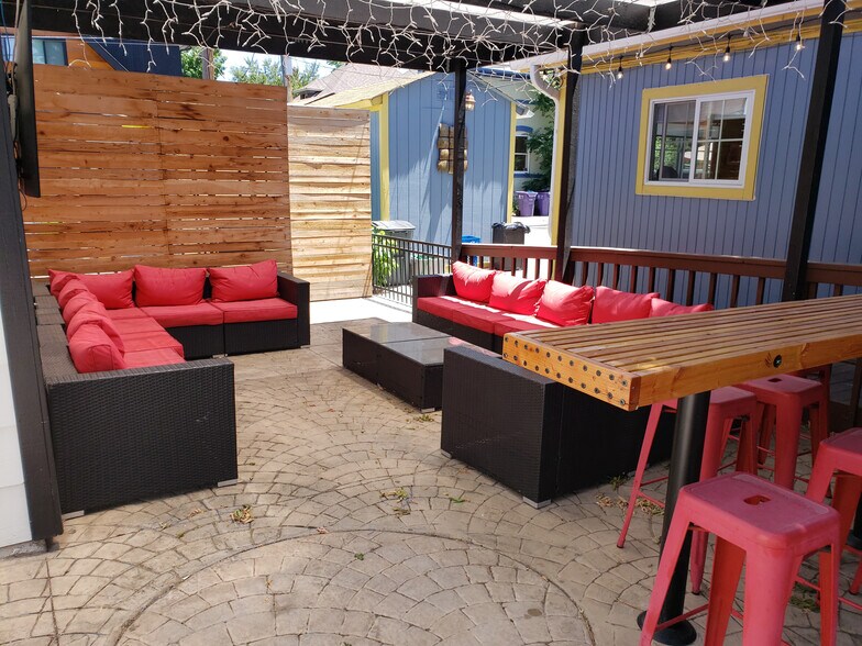 More Photos Of 1472 S Pearl St, Denver Restaurant For Lease