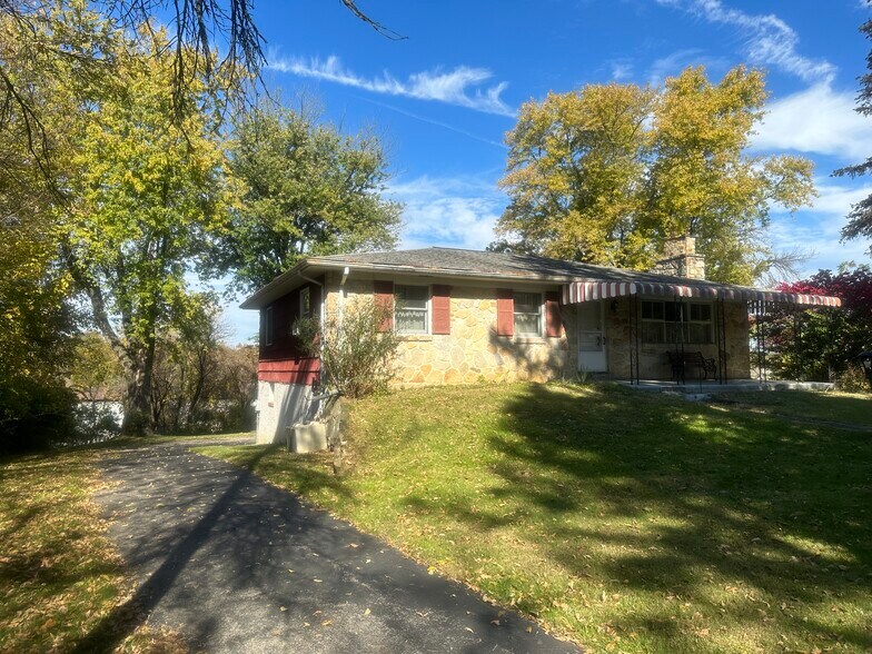 More Photos Of 189 E Lancaster Ave, Malvern Restaurant For Lease