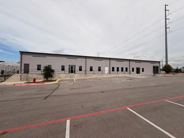 More Photos Of 3127 E Howard Ln, Manor General Retail For Sale