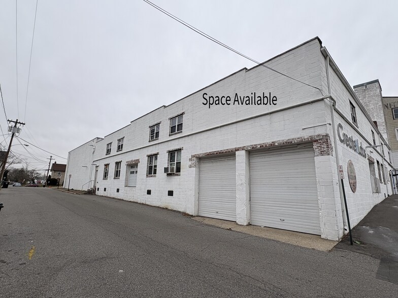 More Photos Of 37 E Washington Ave, Washington Warehouse For Lease