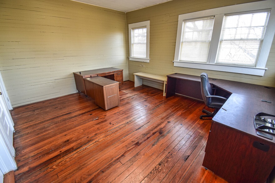 More Photos Of 2606 8th St, Tuscaloosa Office Residential For Sale