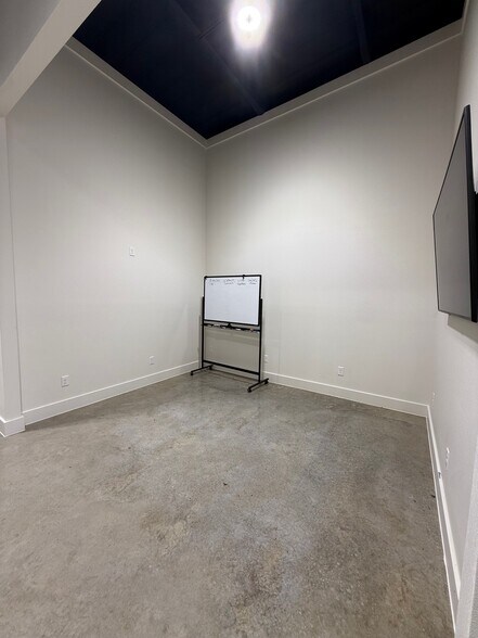 More Photos Of 3825 Quanah Hill Rd, Weatherford Flex For Lease