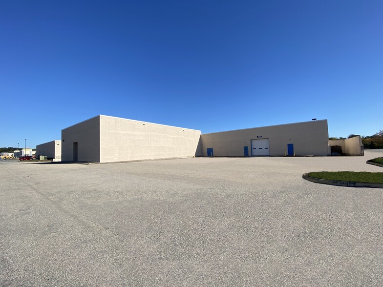 Primary Photo Of 262 Swansea Mall Dr, Swansea Warehouse For Lease