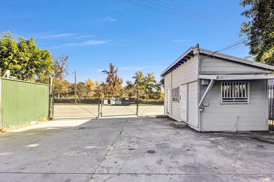 More Photos Of 2315 Fair Oaks Ave, Altadena Auto Repair For Sale