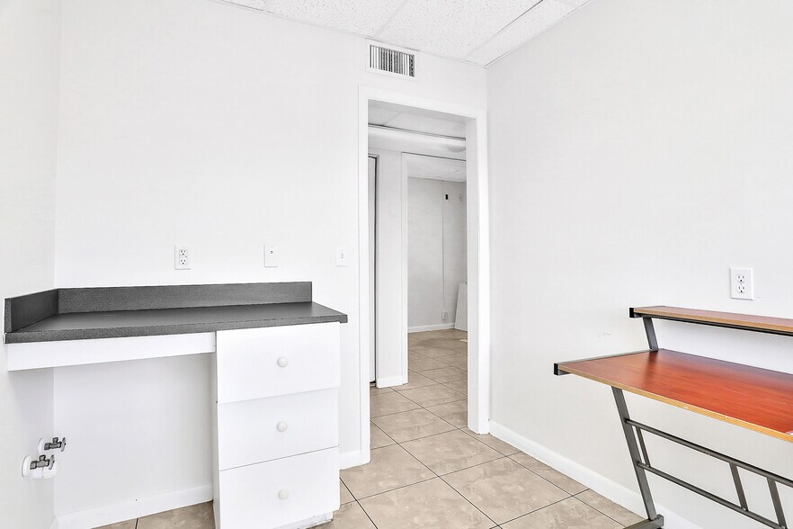 More Photos Of 162 Peninsula Dr S, Daytona Beach Medical For Sale