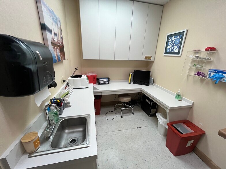 More Photos Of 4224 N Tampania Ave, Tampa Medical For Sale