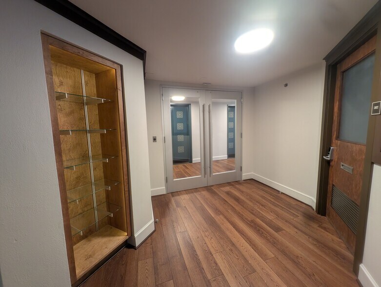 More Photos Of 219 N Main St, Bryan Office For Lease