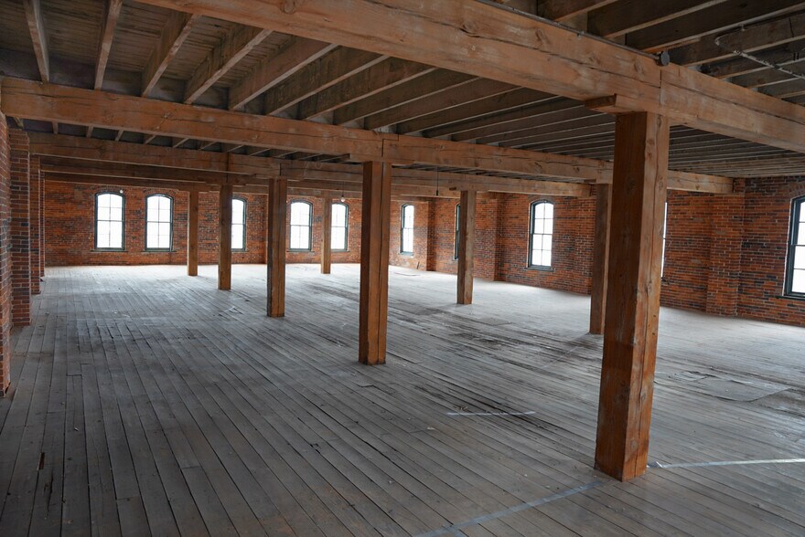 More Photos Of 160 N Main St, Mansfield Warehouse For Lease