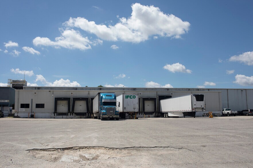 More Photos Of 8 Railroad Ave, Haines City Warehouse For Lease