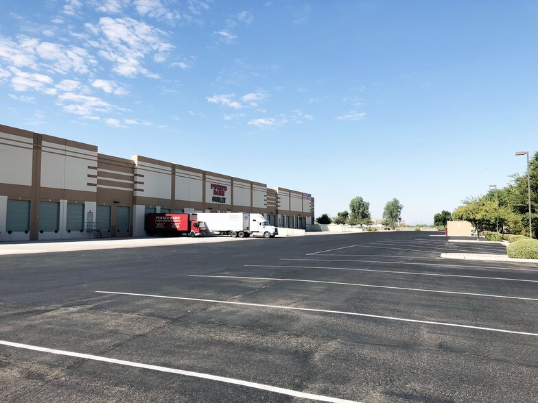 More Photos Of 596 E Germann Rd, Gilbert Warehouse For Lease