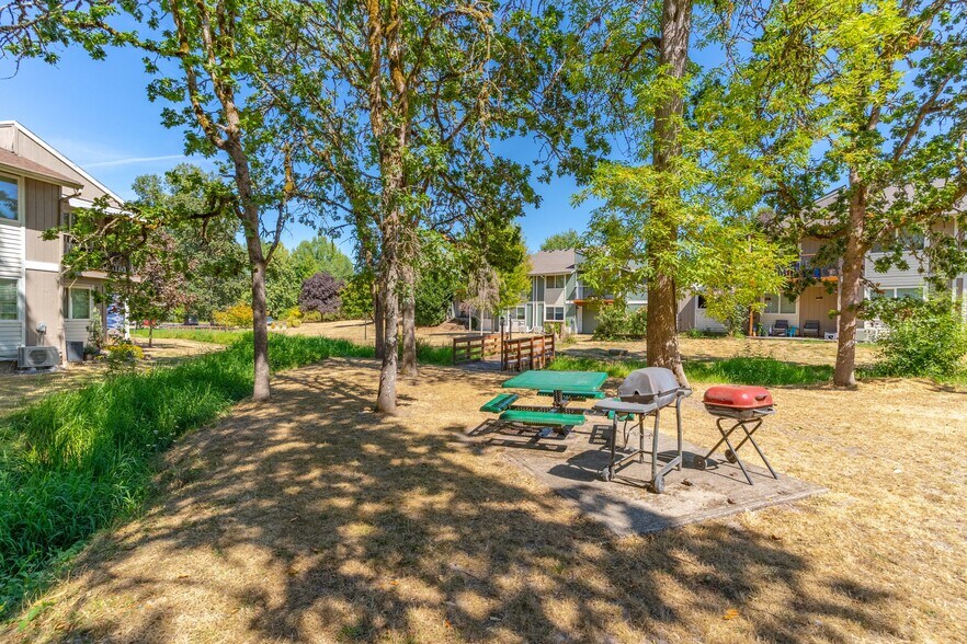 More Photos Of 2048 NE Highway 99W, McMinnville Apartments For Sale