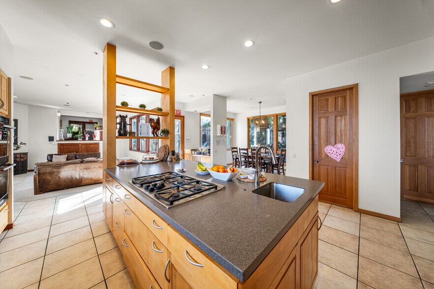 More Photos Of 8 Circle Rd, San Rafael Specialty For Sale