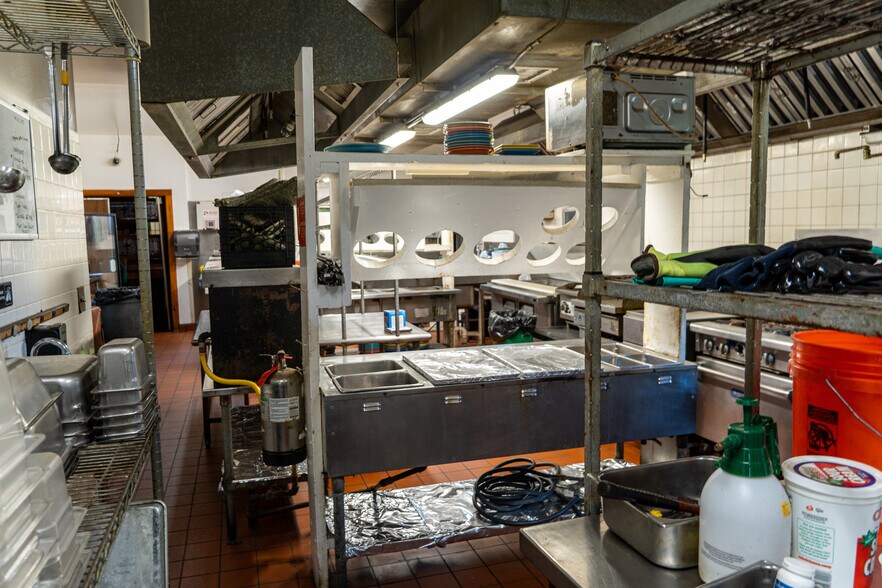 More Photos Of 1871 Forest Ave, Portland Restaurant For Sale
