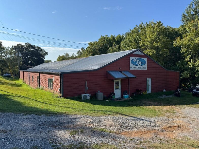 More Photos Of 10535 Highway 53 W, Talking Rock Service For Sale