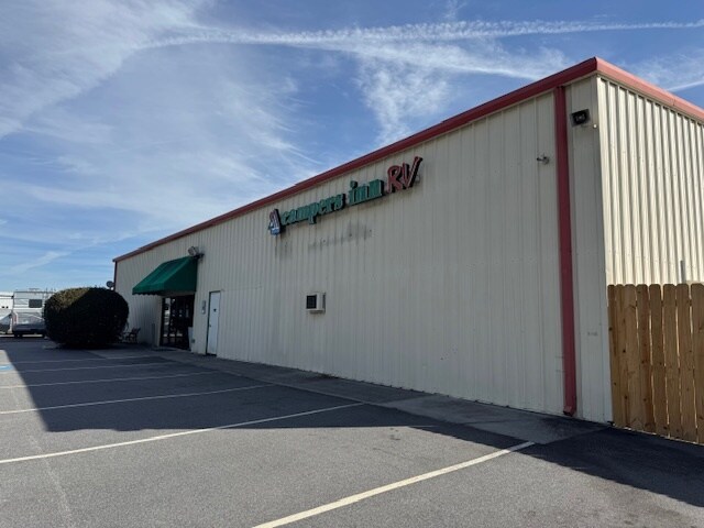 More Photos Of 220 Longwood Dr, Richmond Hill General Retail For Sale