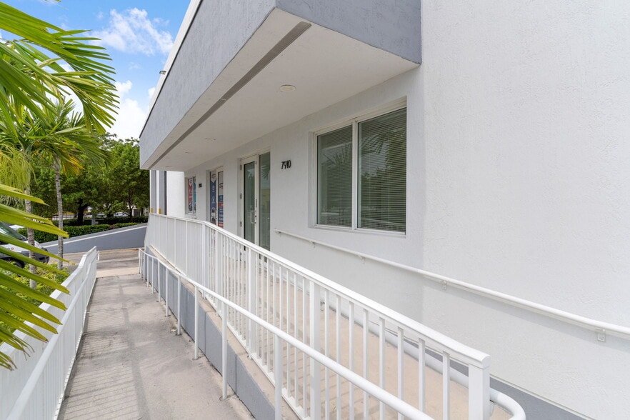 More Photos Of 7900-7930 NW 71st St, Miami Warehouse For Lease
