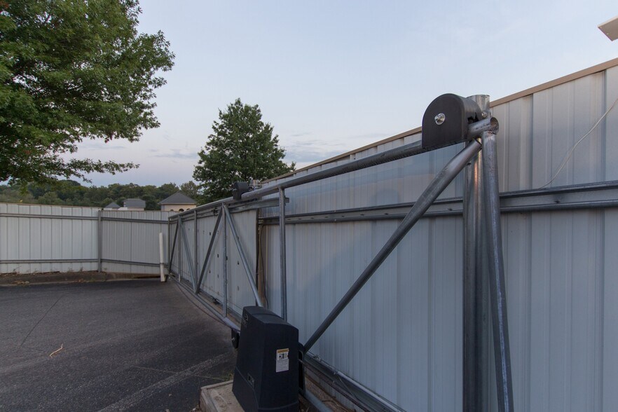 More Photos Of 1435 Paramount Dr, Huntsville Freestanding For Sale