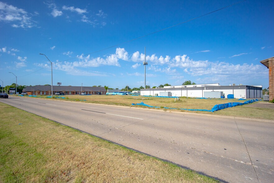 More Photos Of 301 S I-35 Ser Rd, Moore Land For Sale