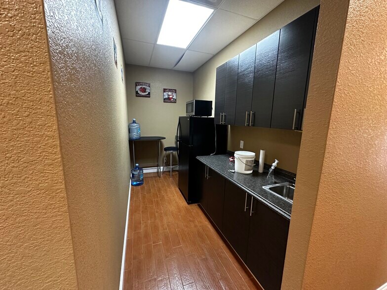 More Photos Of 2303 58th Ave E, Bradenton Light Manufacturing For Lease