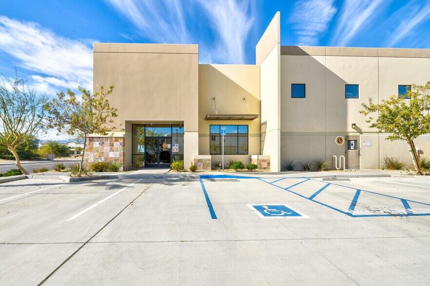 More Photos Of 77851 Los Montanas Rd, Palm Desert Unknown For Lease