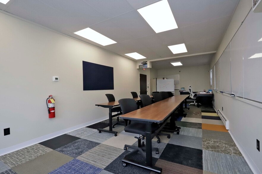 More Photos Of 597 Dartmouth St, Dartmouth Office For Sale