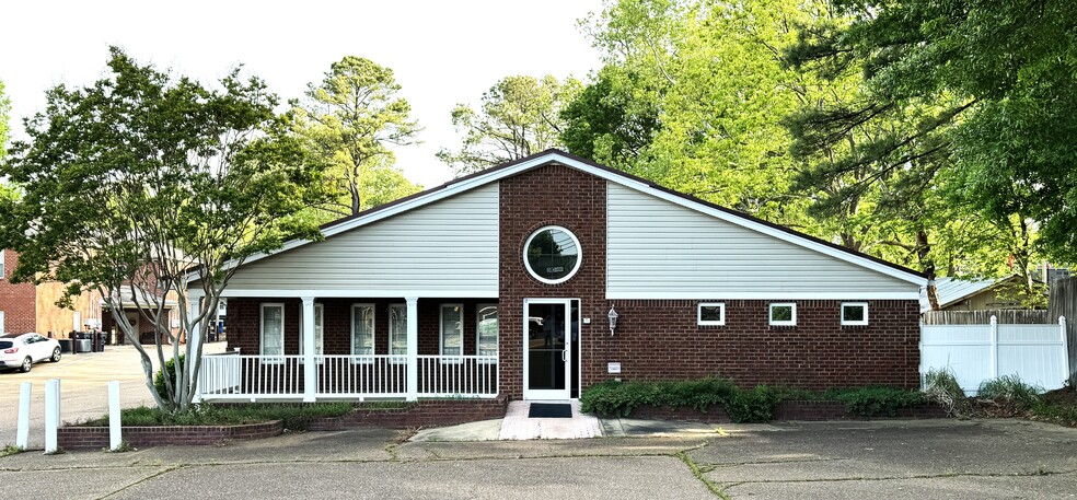 Primary Photo Of 124 W Commerce St, Hernando Medical For Lease