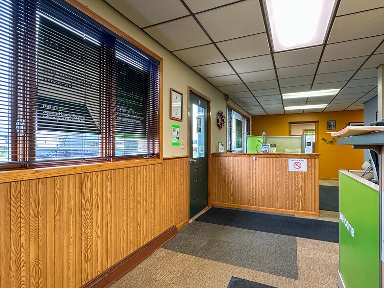 More Photos Of 233 S 8th St, Medford Office For Sale