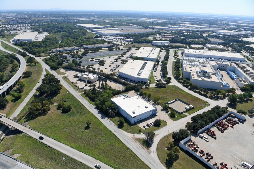 More Photos Of 4924 Cambridge Rd, Fort Worth Distribution For Sale