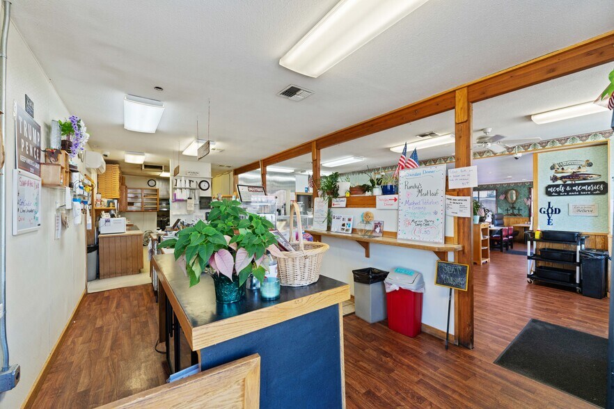 More Photos Of 29 W 1st St, Coquille Restaurant For Sale