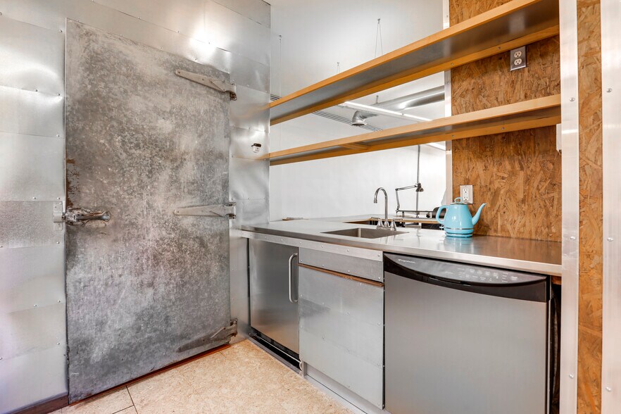 More Photos Of 4023 Zuni St, Denver Storefront For Sale