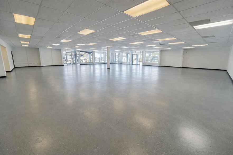 More Photos Of 5906-5972 Pembroke Rd, West Park Storefront For Lease