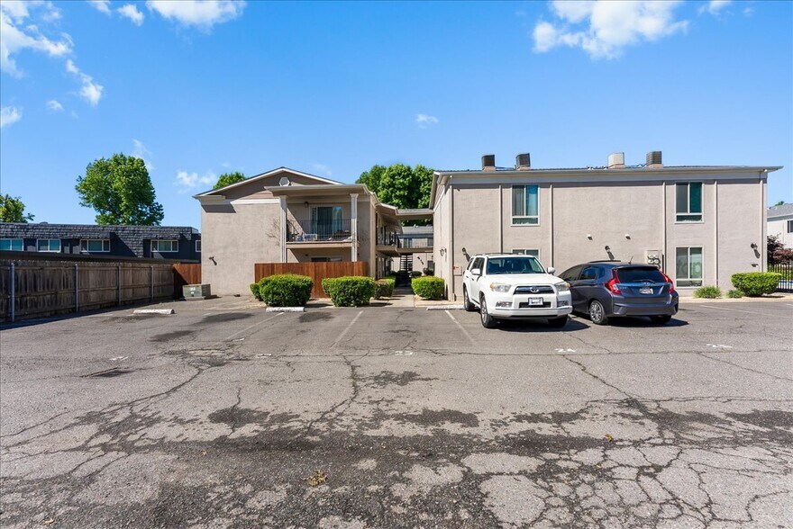 More Photos Of 915 Johnfer Way, Sacramento Apartments For Sale