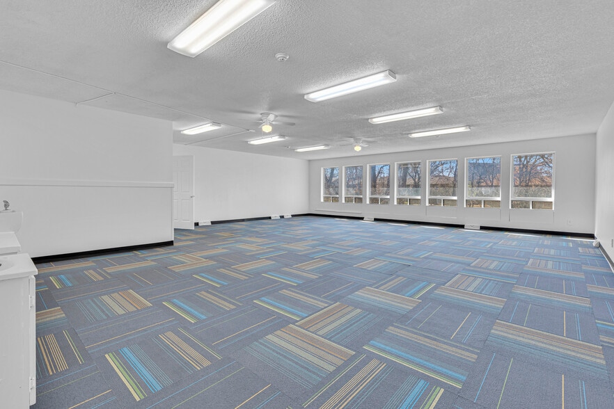 More Photos Of 205 Southbrook Pky, Kearney Daycare Center For Sale
