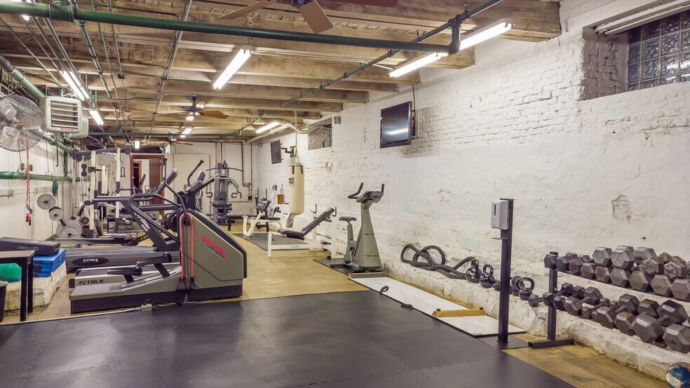 More Photos Of 1550 S Indiana Ave, Chicago Office Residential For Sale