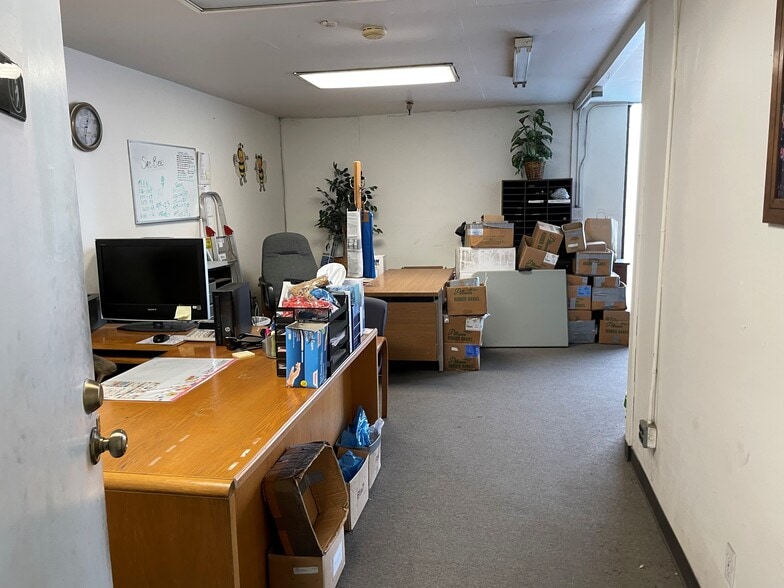 More Photos Of 720 Olive Dr, Davis Warehouse For Lease