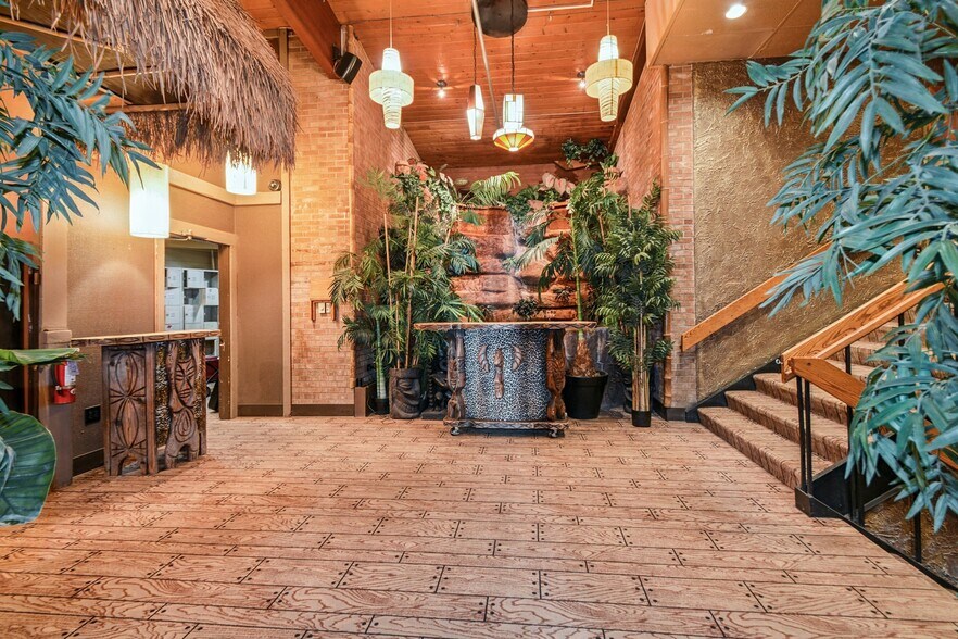 More Photos Of 1900 & 1924 Marshall St NE, Minneapolis Restaurant For Lease