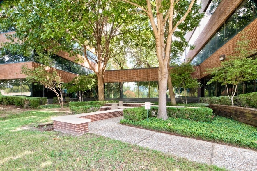 Primary Photo Of 1430 Empire Central Dr, Dallas Office For Lease