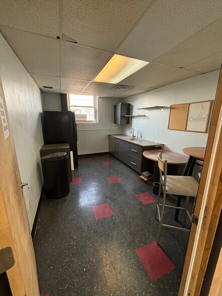 More Photos Of 202 S 6th St, Emmaus Light Manufacturing For Sale