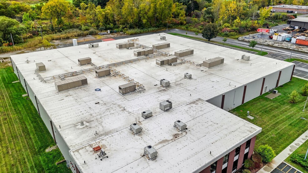 More Photos Of 1466 Curran Hwy, North Adams Manufacturing For Lease