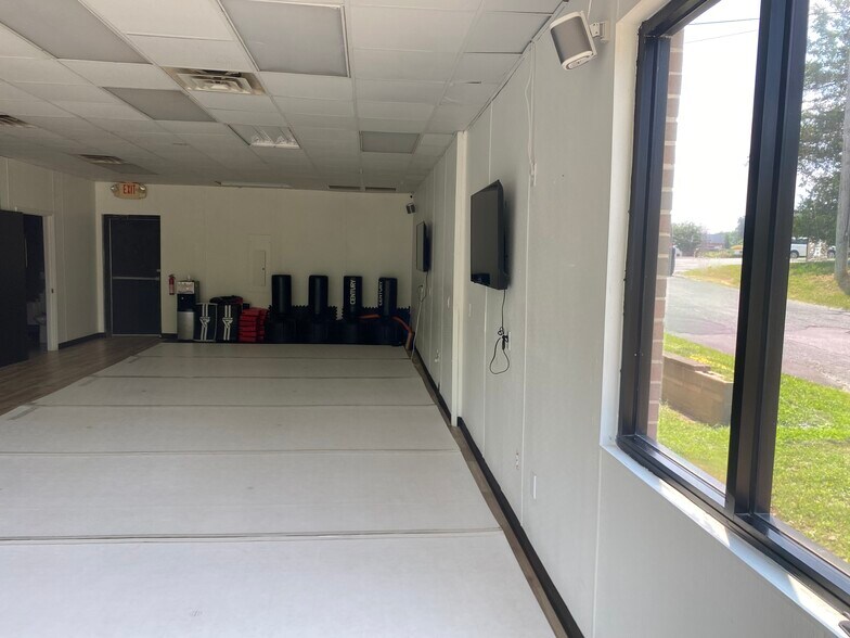 More Photos Of 11624 N US 15-501, Chapel Hill Freestanding For Lease