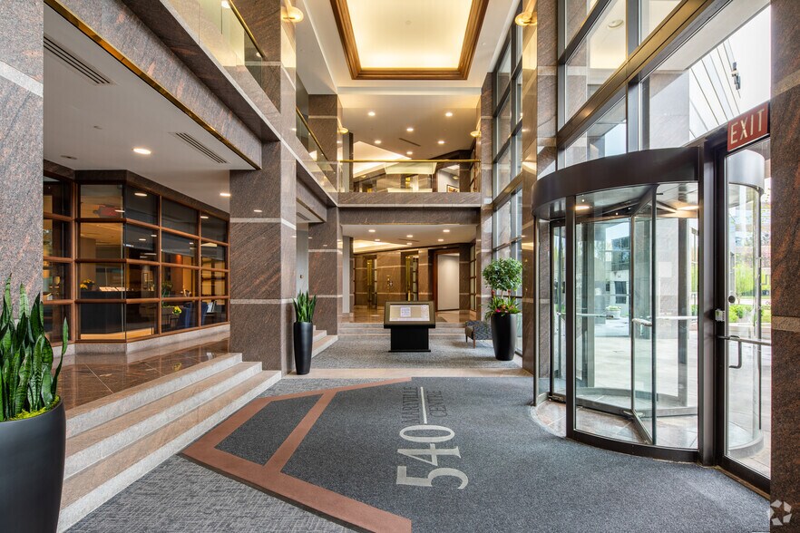 More Photos Of 540 Maryville Centre Dr, Saint Louis Office For Lease