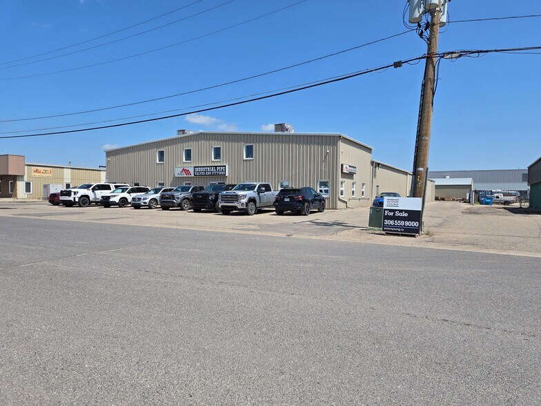 More Photos Of 435 Maxwell Cres, Regina Light Distribution For Sale