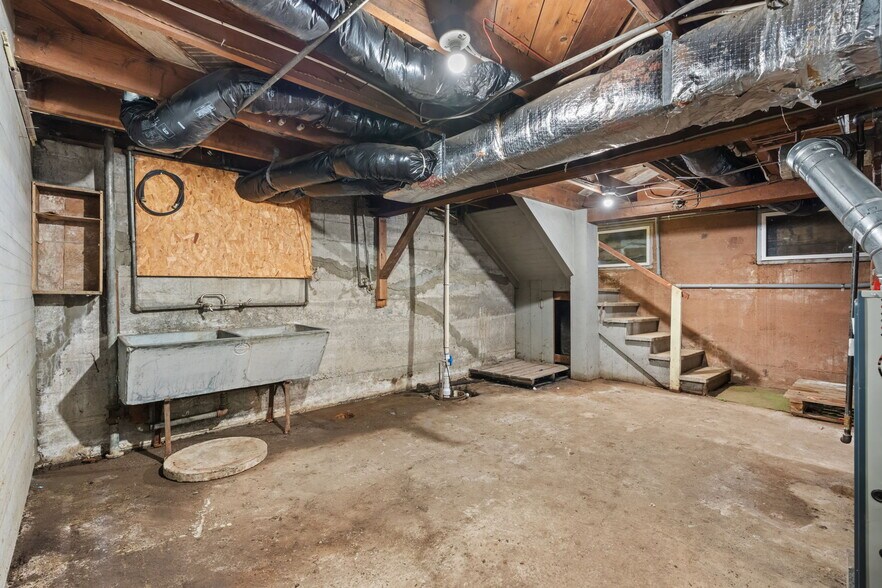 More Photos Of 1068 Market Blvd, Chehalis Office For Sale