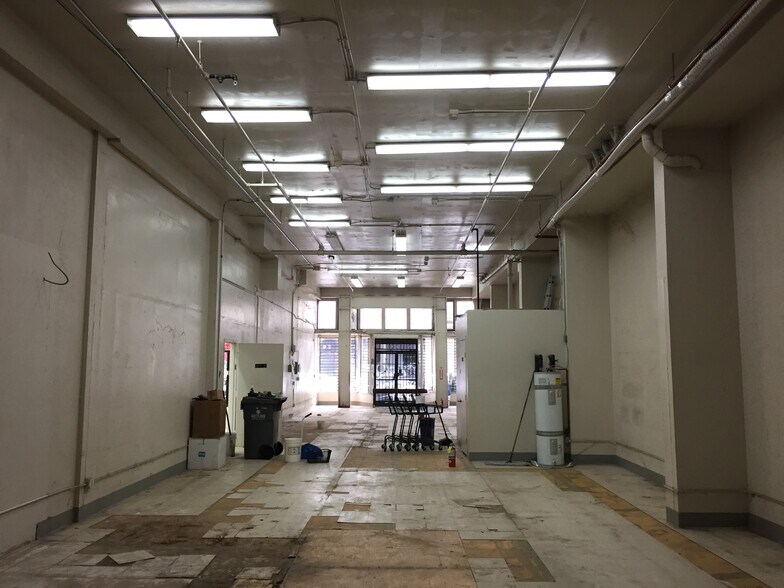More Photos Of 531-537 8th St, Oakland Storefront Retail Residential For Lease