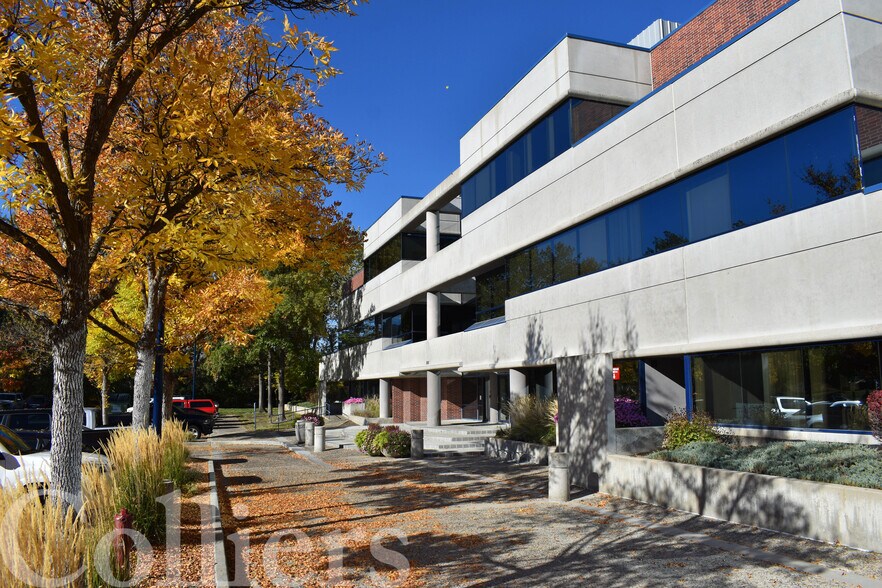 More Photos Of 300 E Mallard Dr, Boise Office For Lease