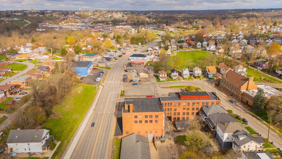 More Photos Of 1439 Sunset Blvd, Steubenville Flex For Sale